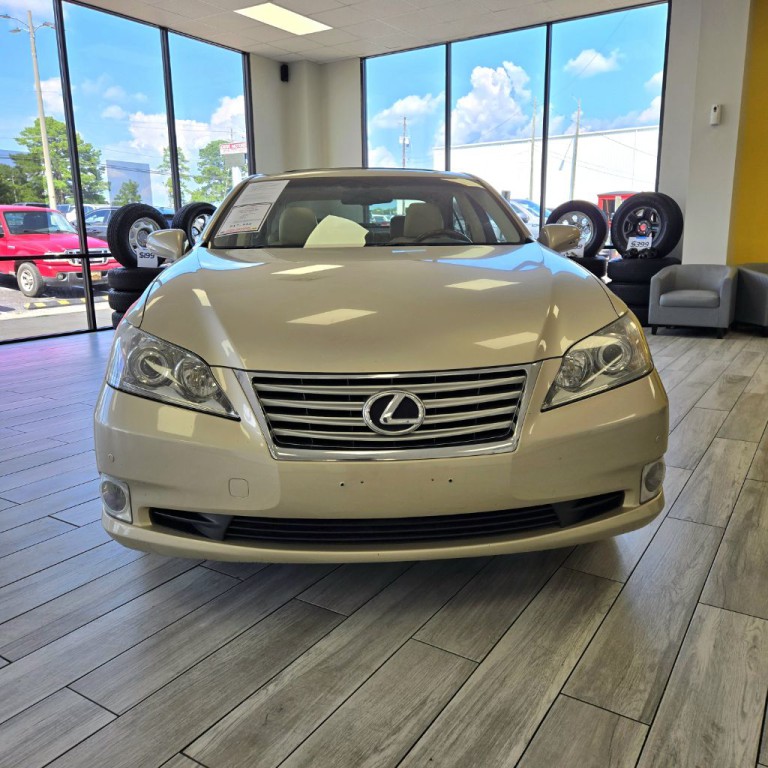 2011 Lexus ES Image 2
