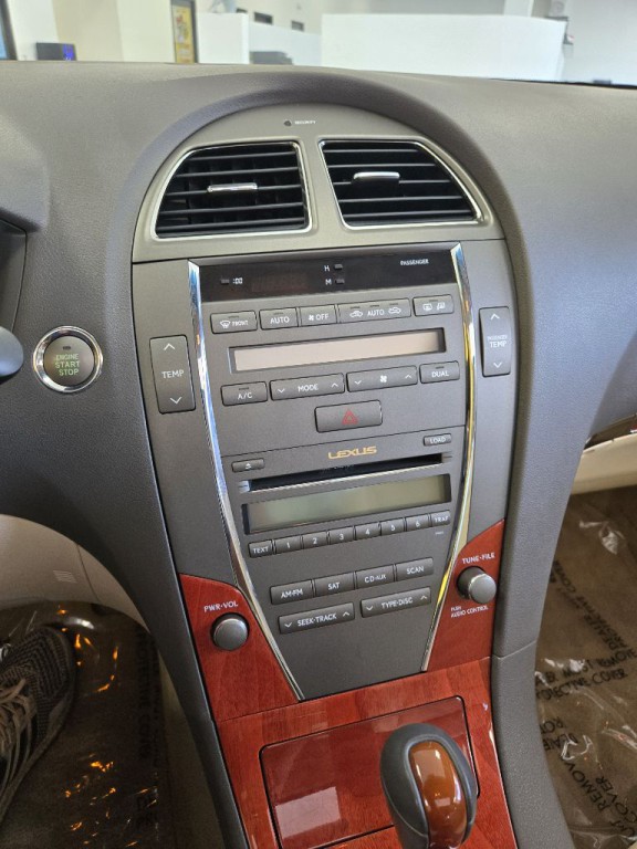 2011 Lexus ES Image 10