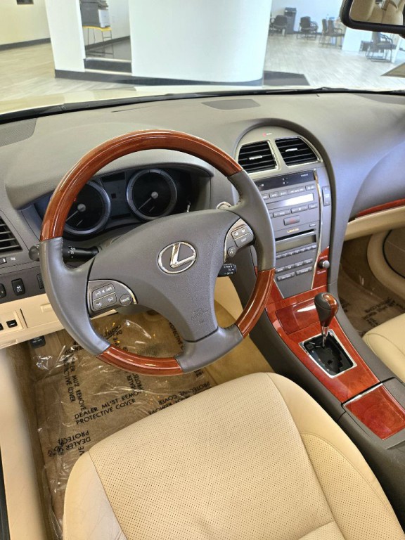 2011 Lexus ES Image 11
