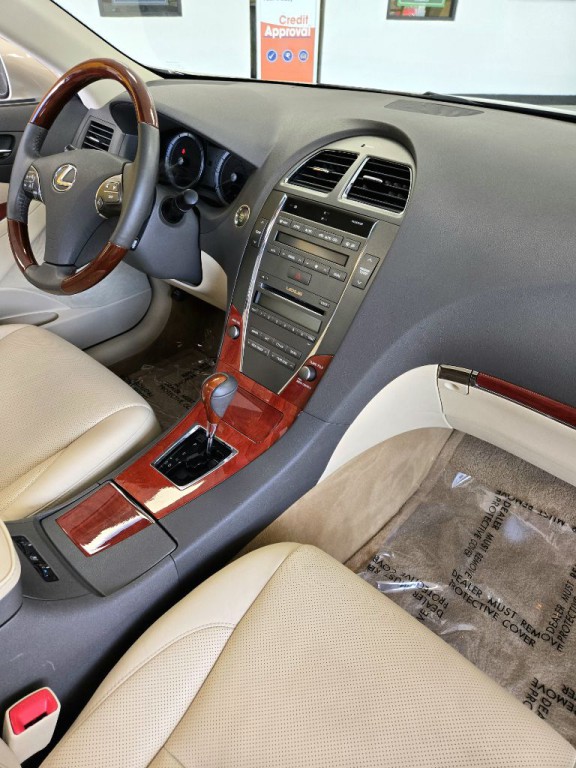 2011 Lexus ES Image 14
