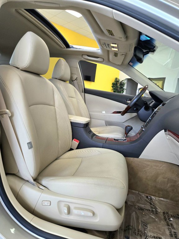 2011 Lexus ES Image 15