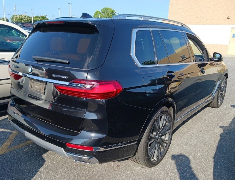 2020 BMW X7 Image 3