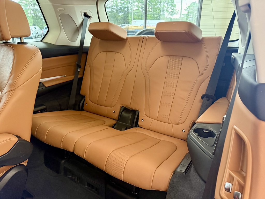 2020 BMW X7 Image 18