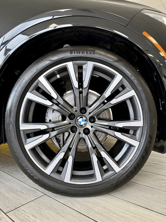 2020 BMW X7 Image 21