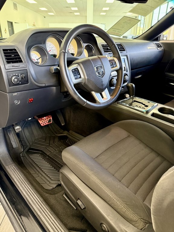 2013 Dodge Challenger Image 12