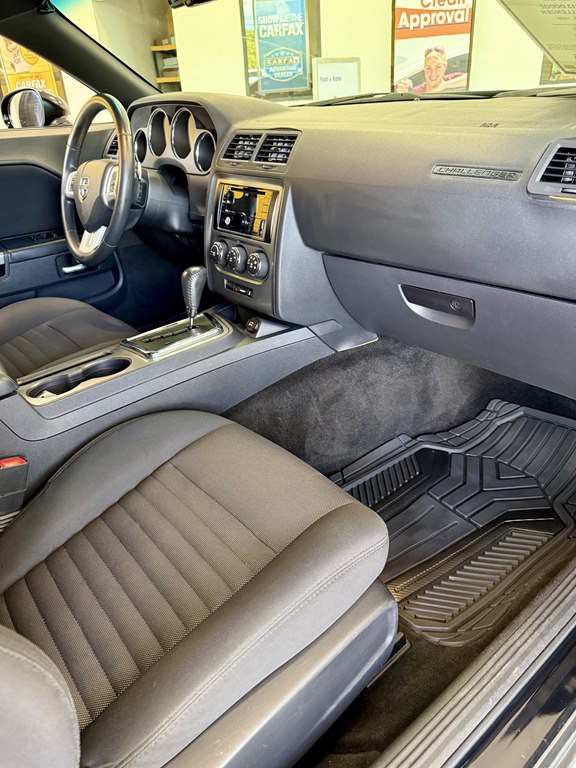 2013 Dodge Challenger Image 11