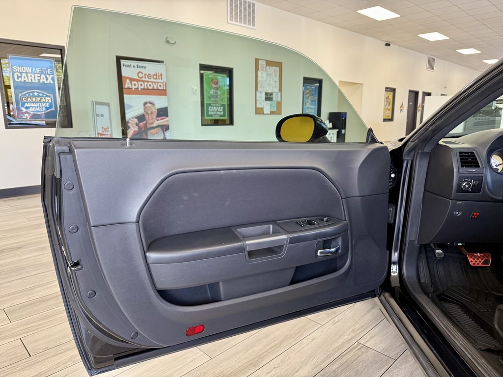 2013 Dodge Challenger Image 14