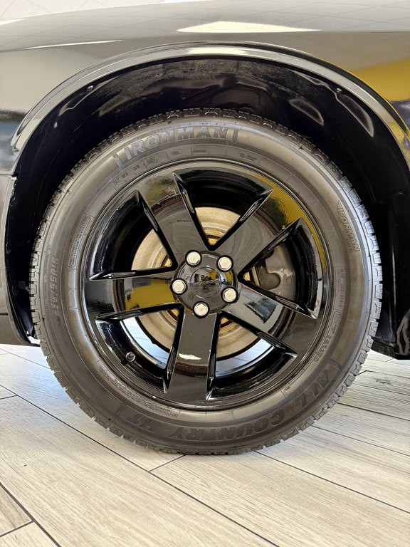 2013 Dodge Challenger Image 18