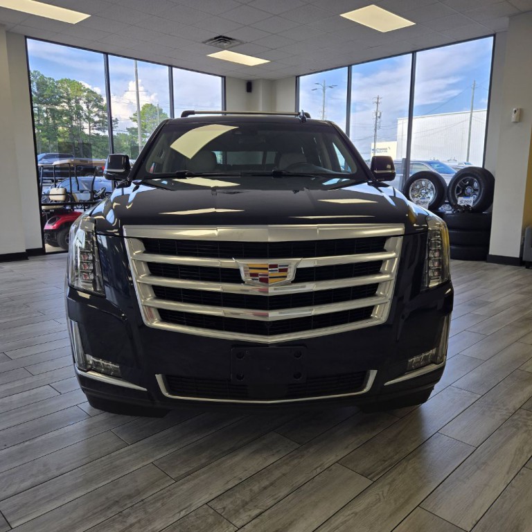 2019 Cadillac Escalade Image 2