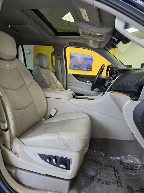 2019 Cadillac Escalade Image 16