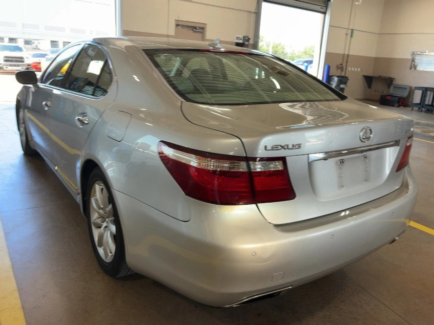 2008 Lexus LS Image 3