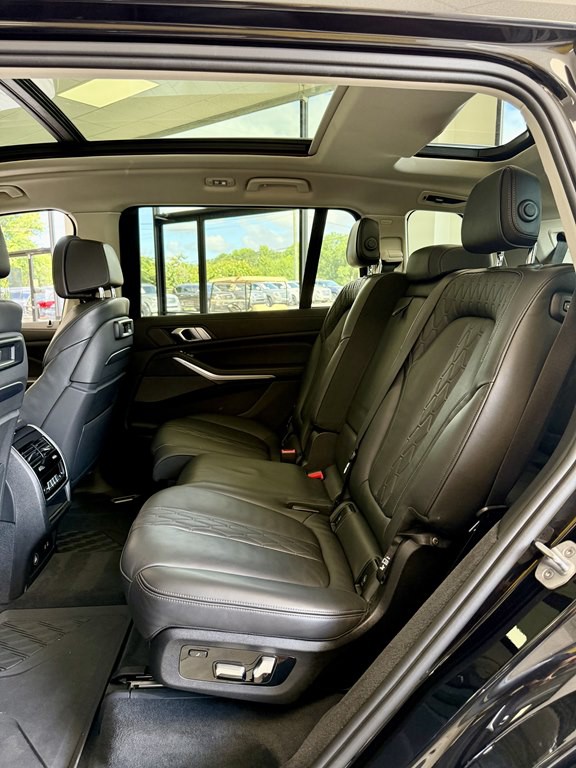 2019 BMW X7 Image 17
