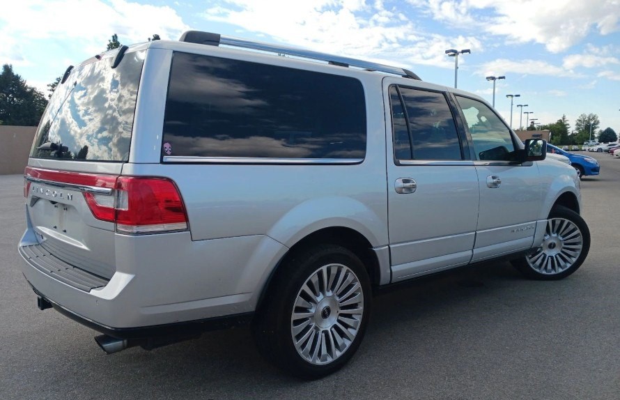 2017 Lincoln Navigator Image 3