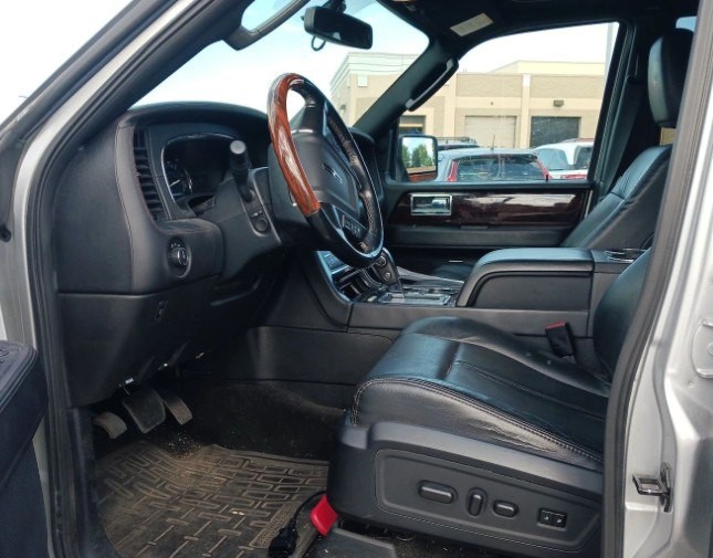 2017 Lincoln Navigator Image 5