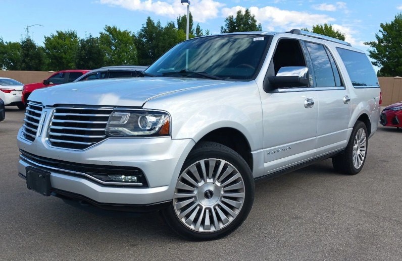 2017 Lincoln Navigator Image 1