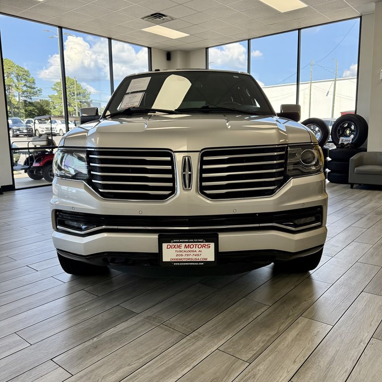 2017 Lincoln Navigator Image 2