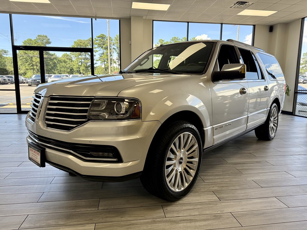 2017 Lincoln Navigator Image 3