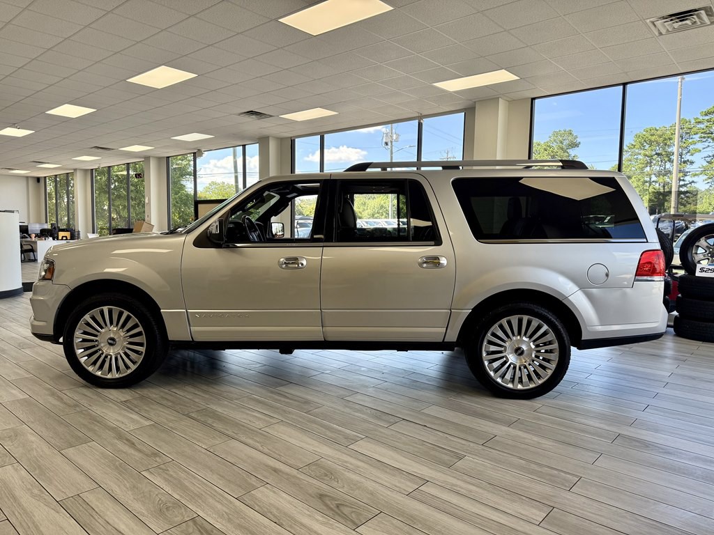 2017 Lincoln Navigator Image 4
