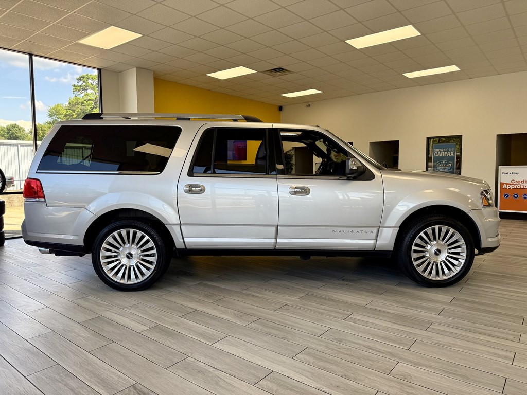 2017 Lincoln Navigator Image 5