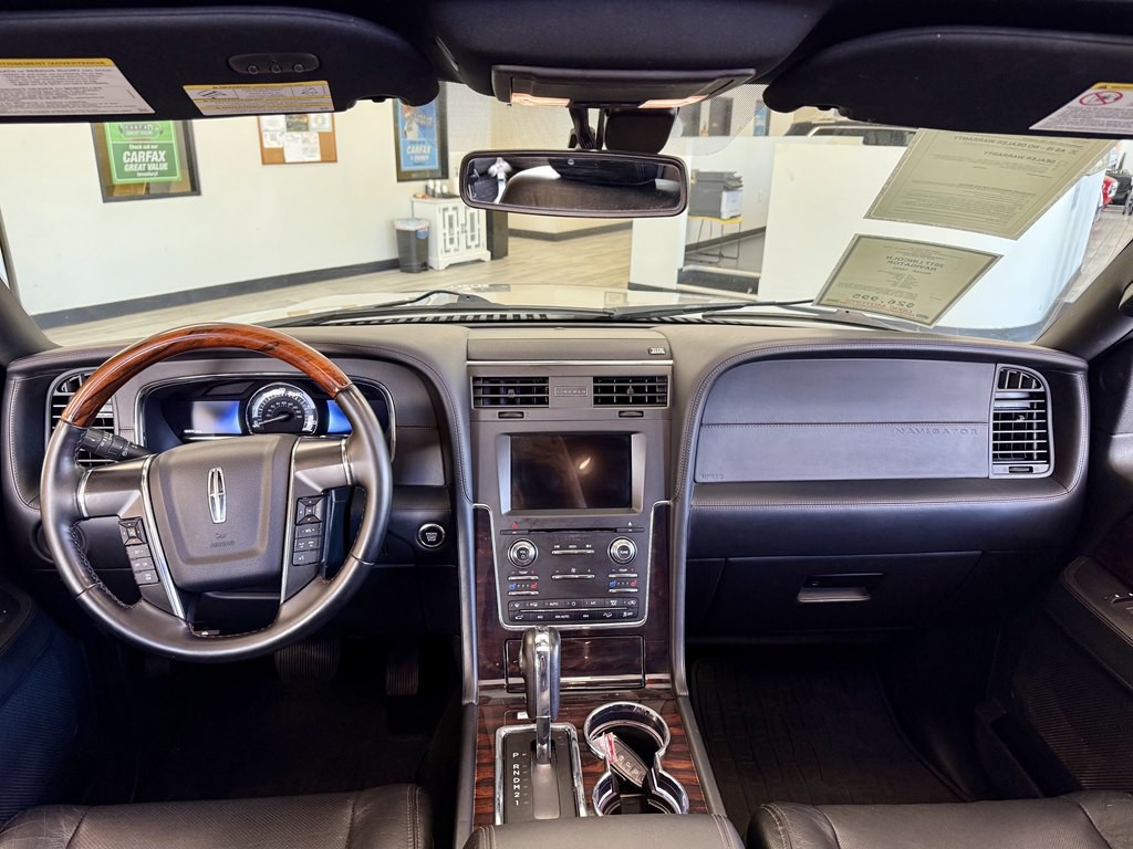 2017 Lincoln Navigator Image 10