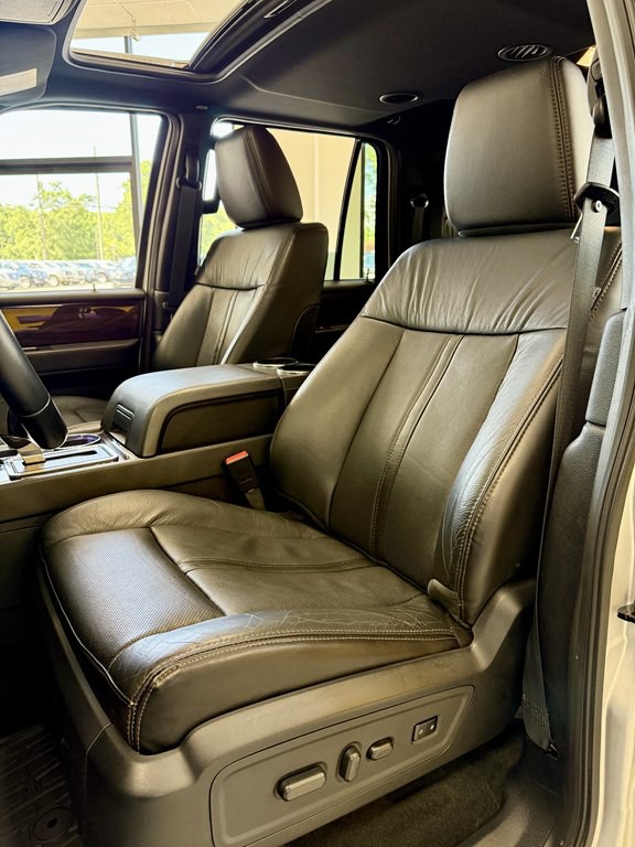 2017 Lincoln Navigator Image 14