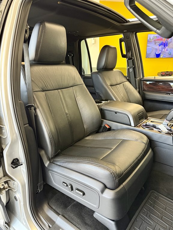 2017 Lincoln Navigator Image 16