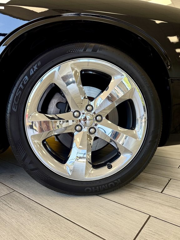 2013 Dodge Challenger Image 18