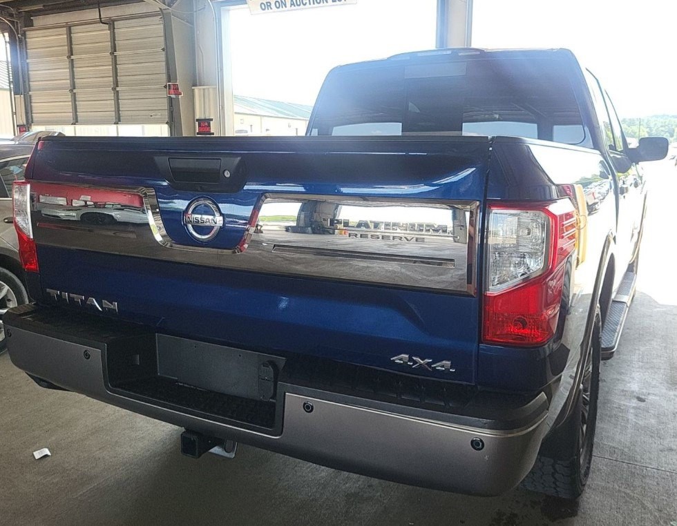 2018 Nissan Titan Image 2
