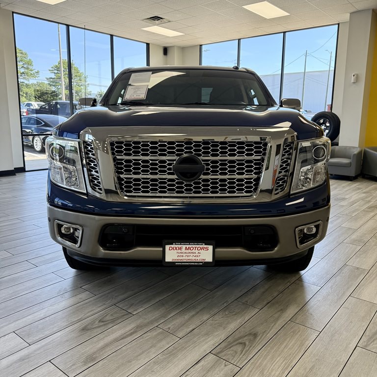 2018 Nissan Titan Image 2