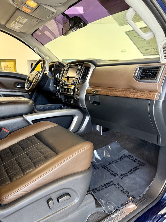 2018 Nissan Titan Image 12