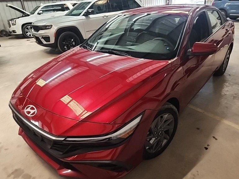 2024 Hyundai Elantra Image 2