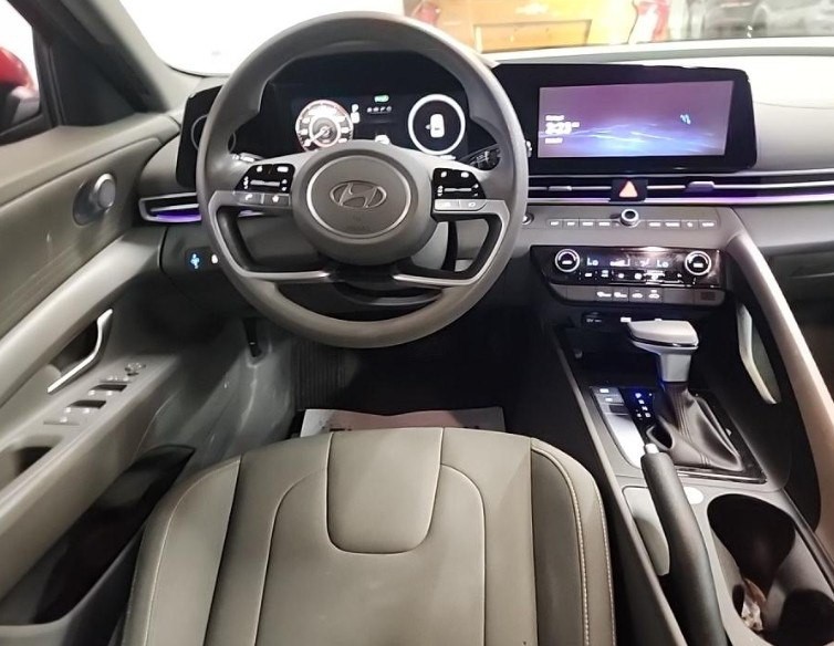 2024 Hyundai Elantra Image 6