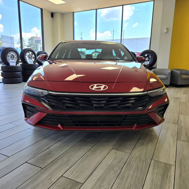 2024 Hyundai Elantra Image 2