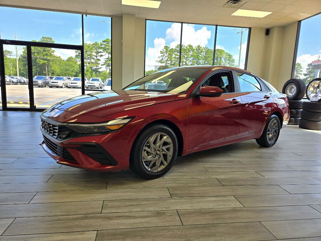 2024 Hyundai Elantra Image 3