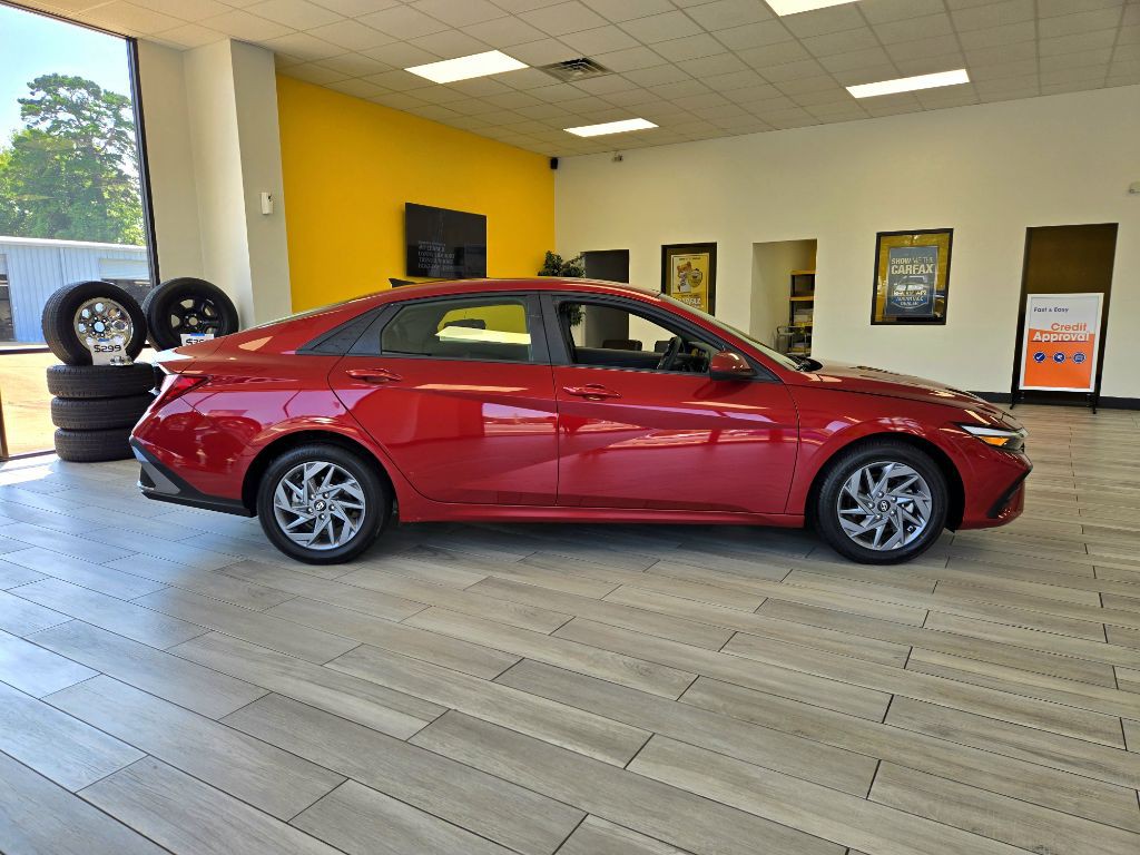 2024 Hyundai Elantra Image 4