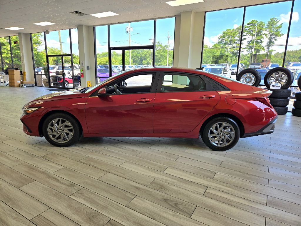 2024 Hyundai Elantra Image 5