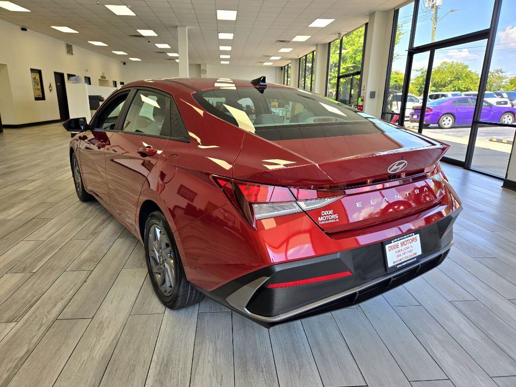2024 Hyundai Elantra Image 6
