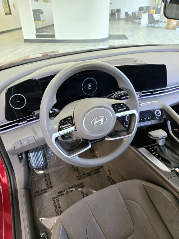 2024 Hyundai Elantra Image 12