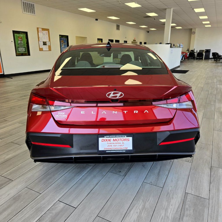 2024 Hyundai Elantra Image 8