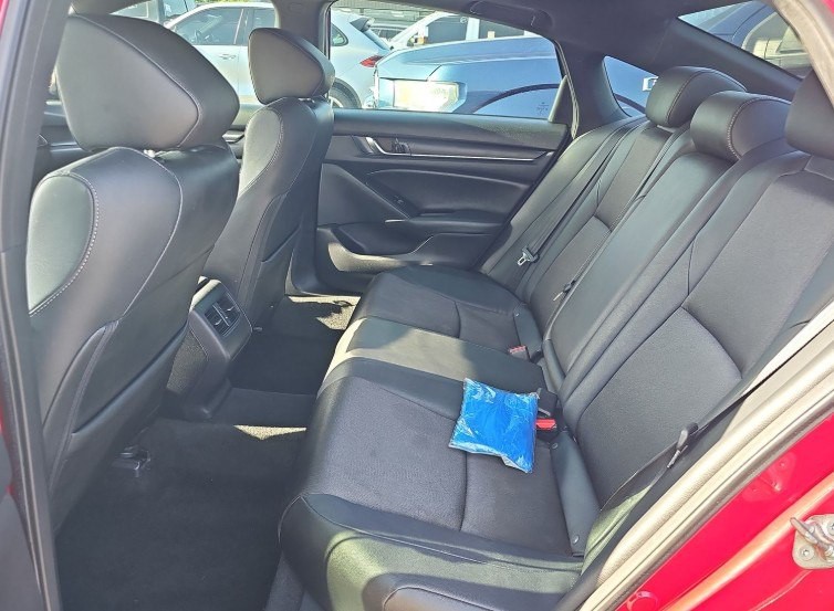 2019 Honda Accord Image 8