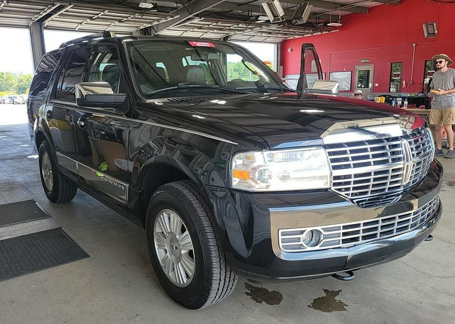 2014 Lincoln Navigator Image 1