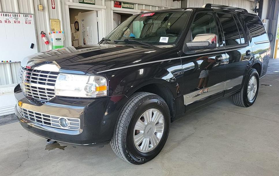 2014 Lincoln Navigator Image 2