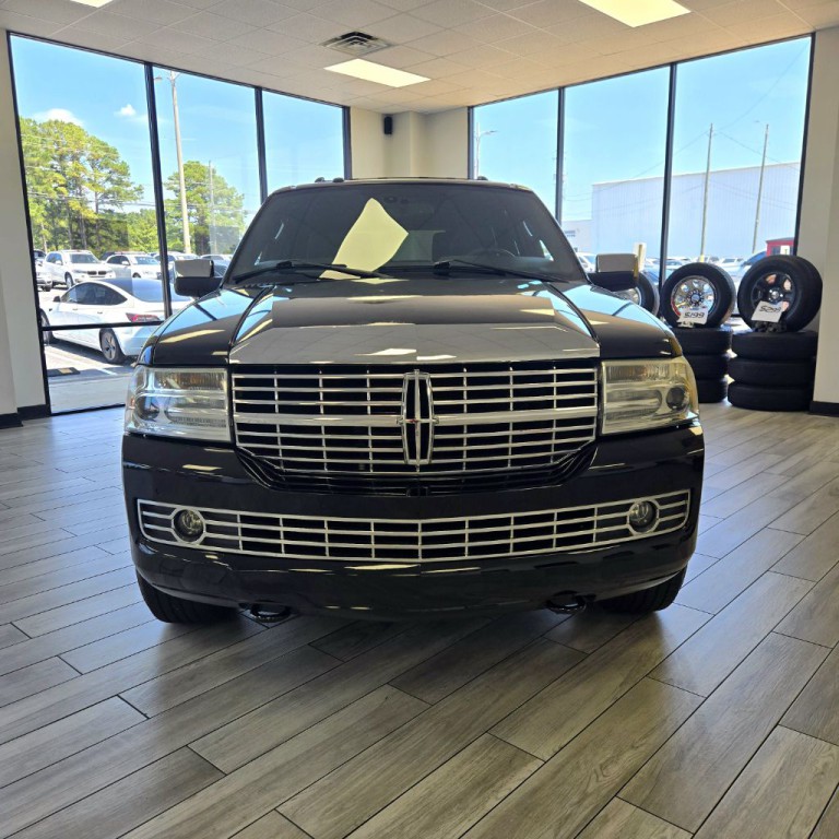 2014 Lincoln Navigator Image 2
