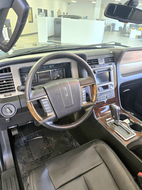 2014 Lincoln Navigator Image 12