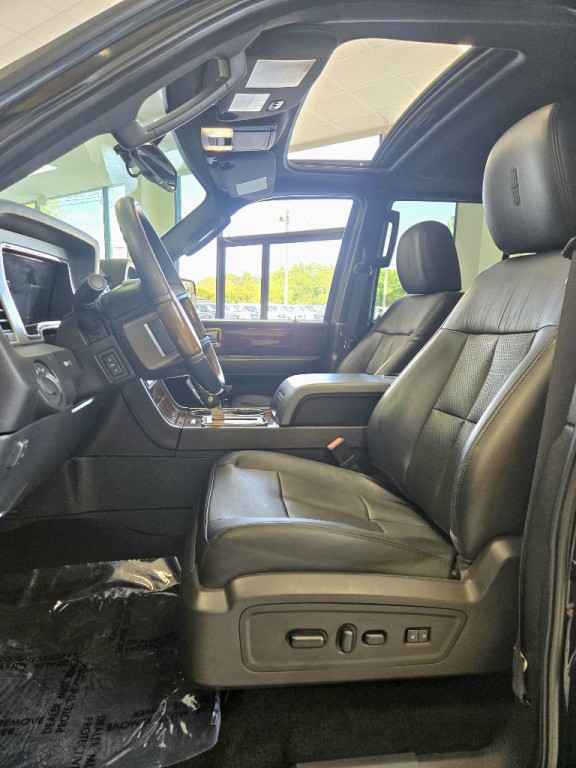 2014 Lincoln Navigator Image 13