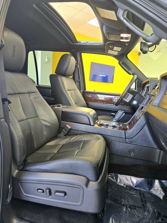2014 Lincoln Navigator Image 16