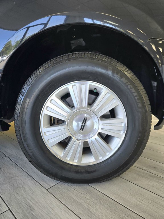 2014 Lincoln Navigator Image 19