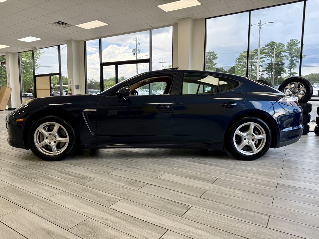 2011 Porsche Panamera Image 4