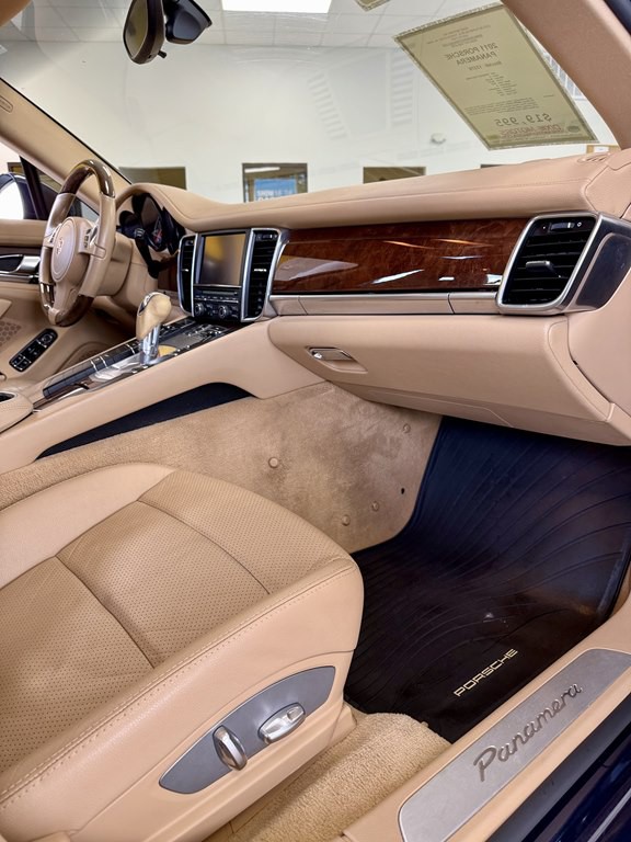 2011 Porsche Panamera Image 11