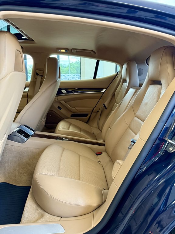 2011 Porsche Panamera Image 16
